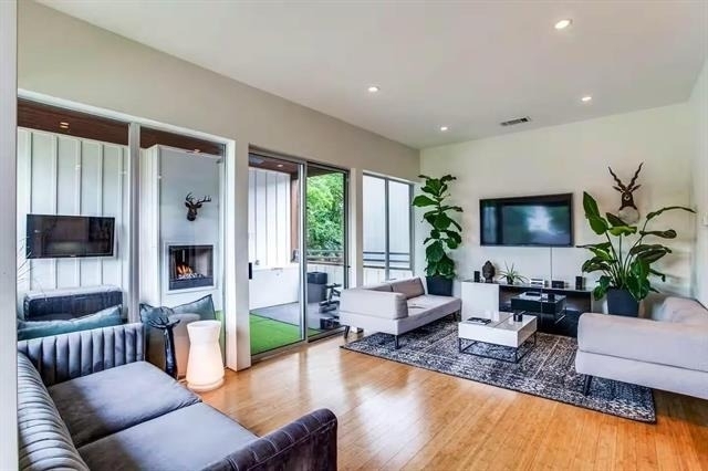 4401 Roseland Avenue - Photo 1