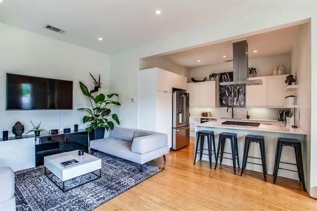 4401 Roseland Avenue - Photo 3