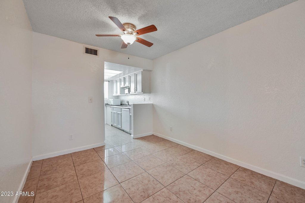 1815 N Spring -- - Photo 3
