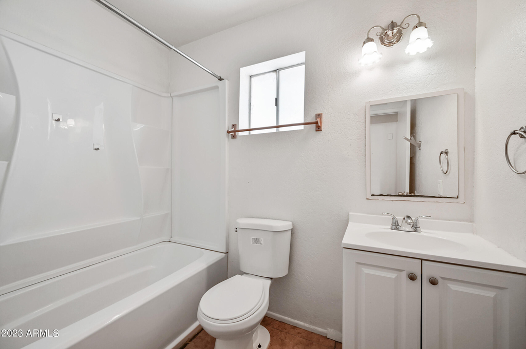 1815 N Spring -- - Photo 9