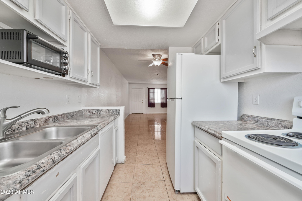 1815 N Spring -- - Photo 5