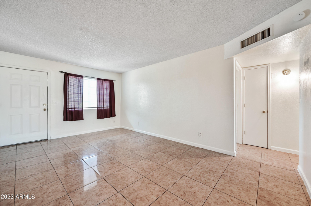 1815 N Spring -- - Photo 6