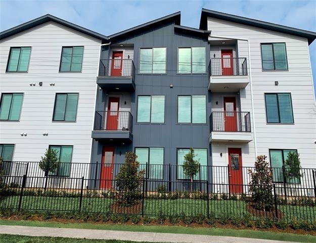 3235 Dallas Street - Photo 0