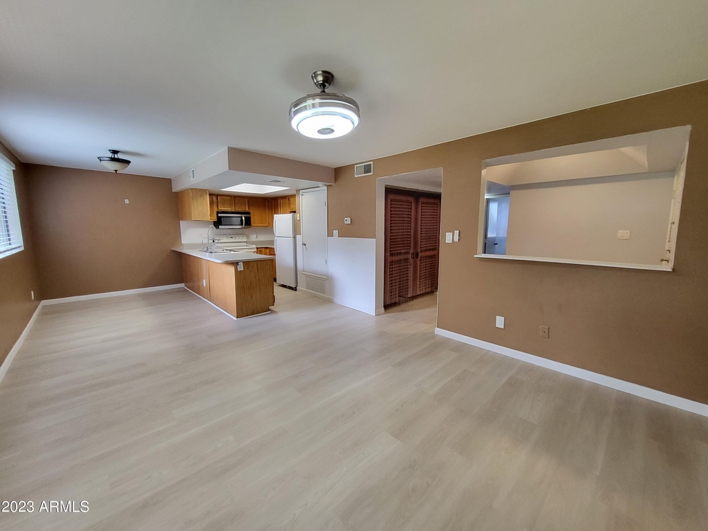 18811 N 19th Avenue - Photo 4