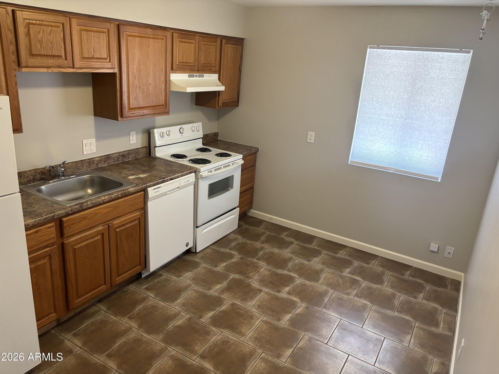 315 N Horne -- - Photo 4