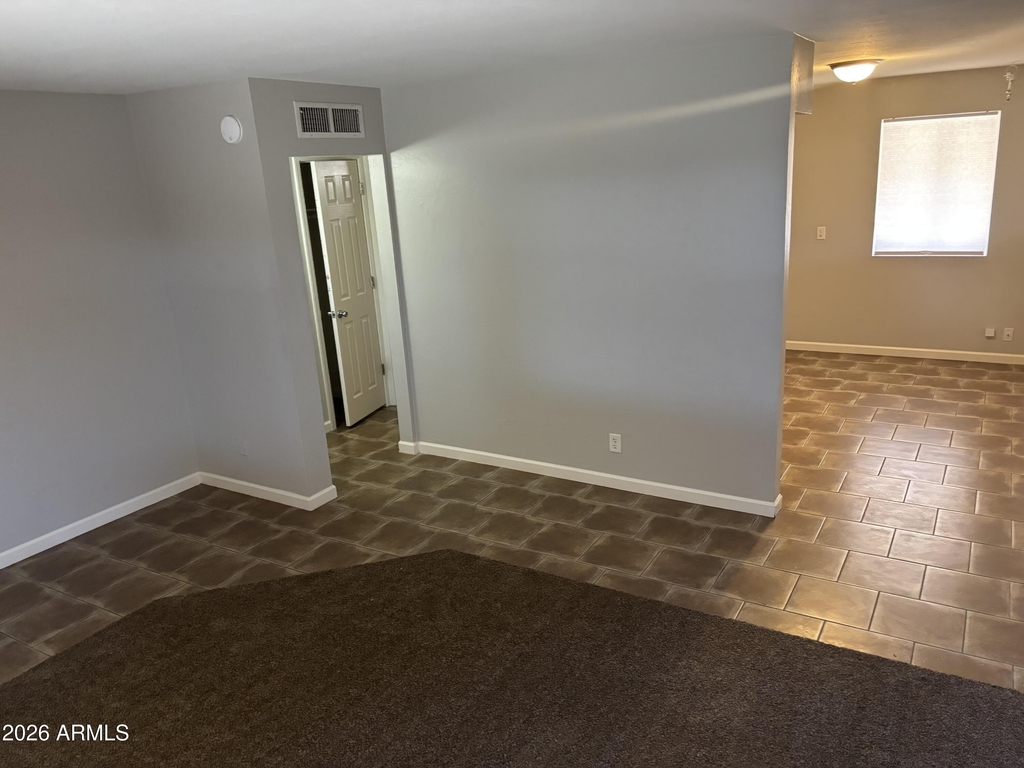 315 N Horne -- - Photo 2