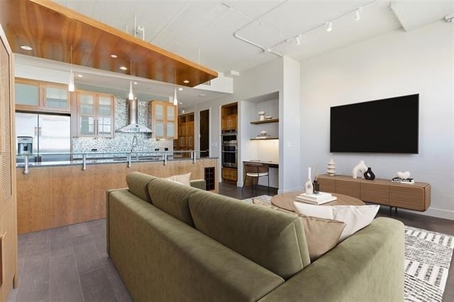 2600 W 7th Street - Photo 1