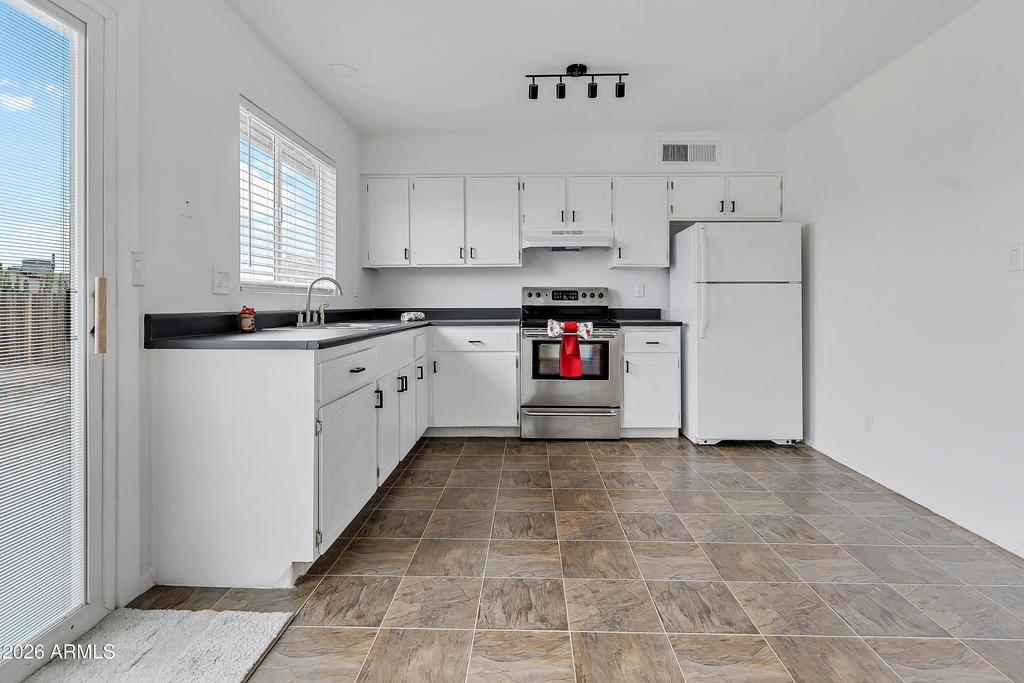 1118 W Tulane Drive - Photo 10