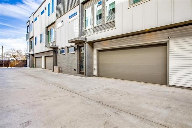 1907 Summit Avenue - Photo 1