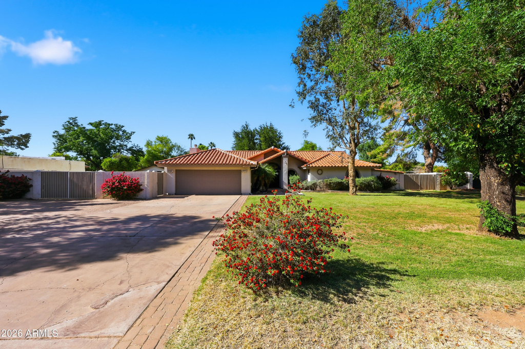 10432 W Avalon Drive - Photo 0