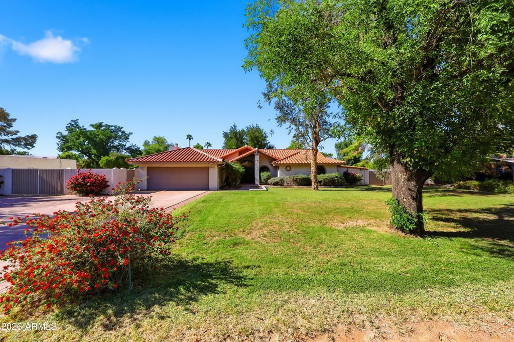 10432 W Avalon Drive - Photo 2