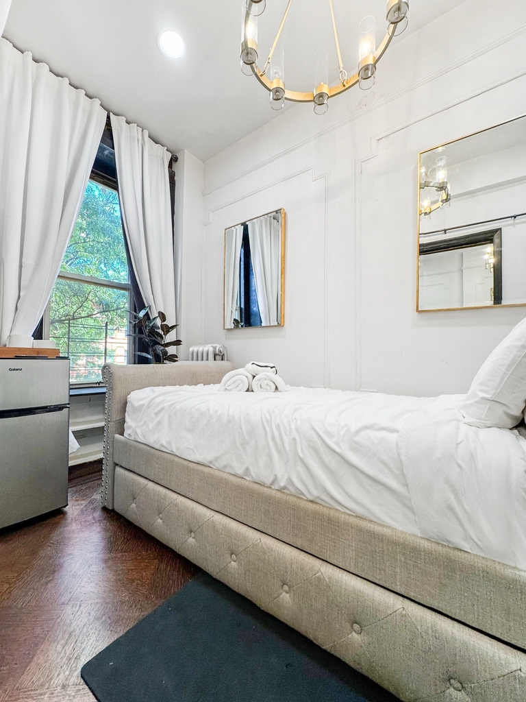 248 Vernon Avenue - Photo 2