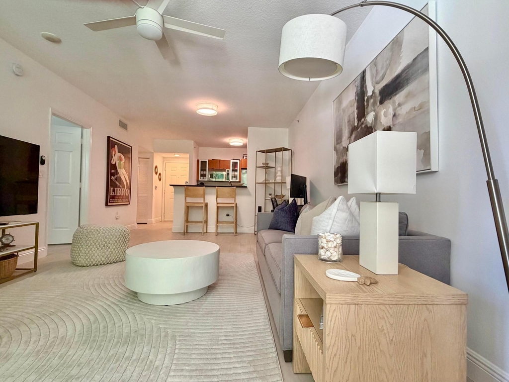 625 Casa Loma Boulevard - Photo 1