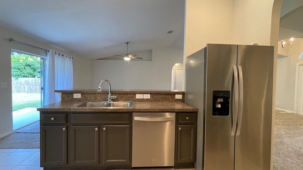 517 Sw Paar Drive - Photo 4