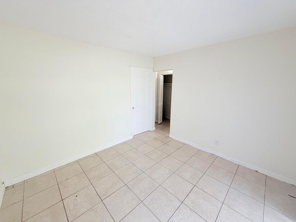 3030 Nw 43rd Terrace - Photo 6