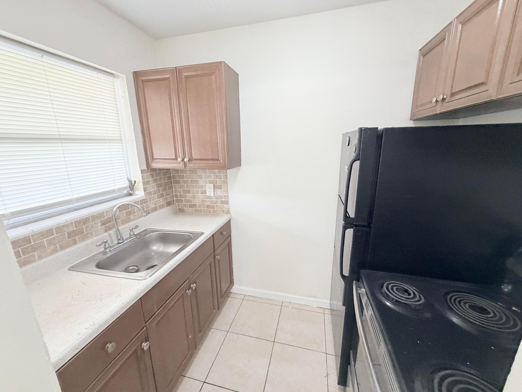 3030 Nw 43rd Terrace - Photo 3