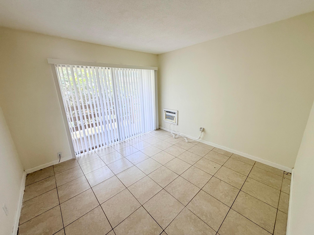 3030 Nw 43rd Terrace - Photo 4