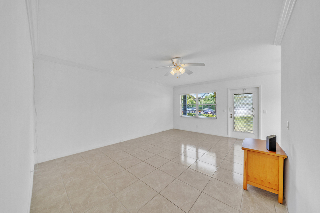 169 Suffolk E - Photo 12