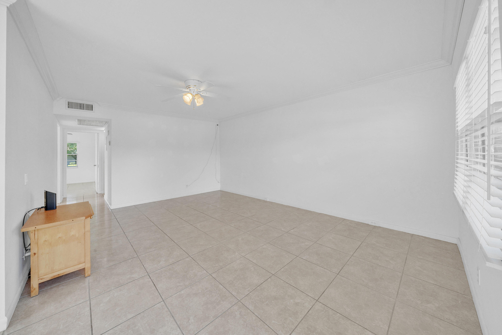 169 Suffolk E - Photo 11