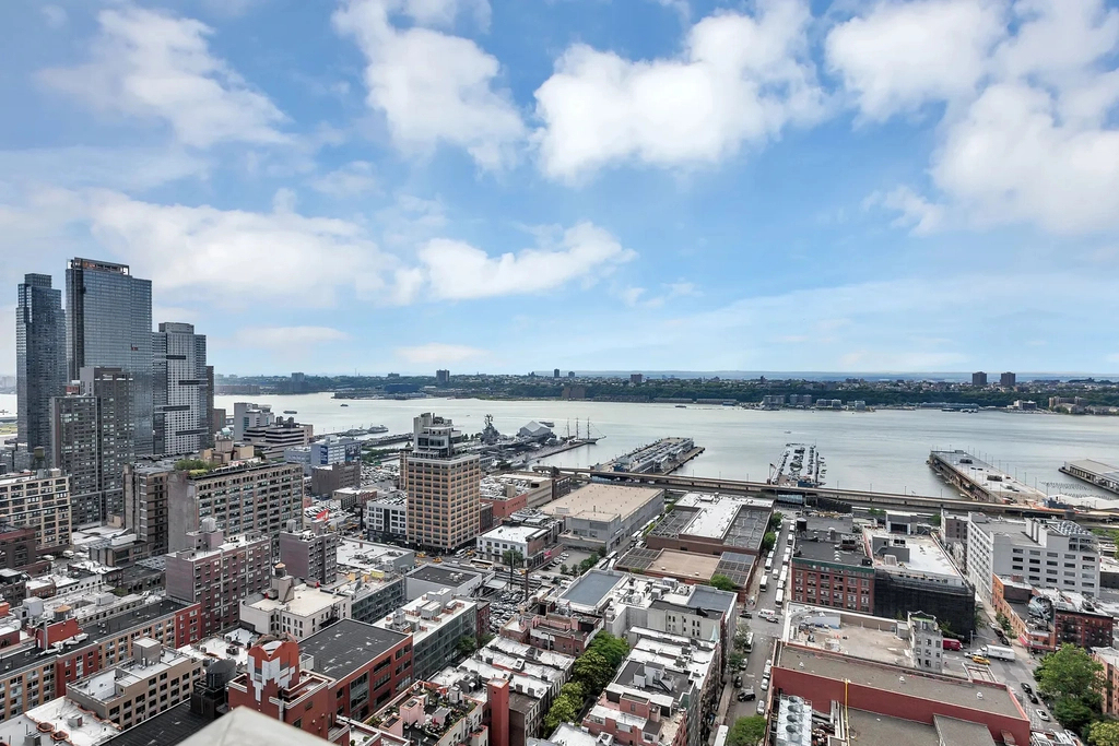 West 51st Street - Photo 9
