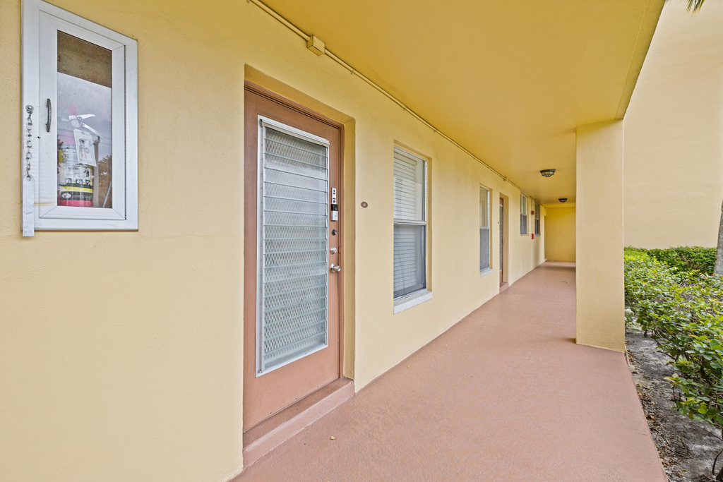 6300 Nw 62nd Street - Photo 18