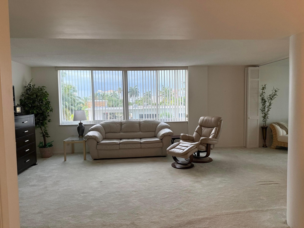 524 Orton Avenue - Photo 0