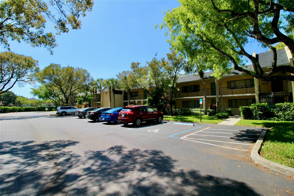 316 Meadows Circle - Photo 0