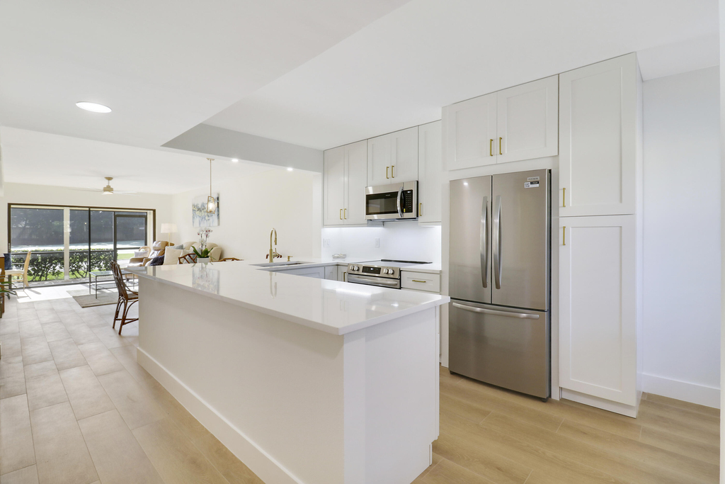 1001 Pinecrest Circle - Photo 4