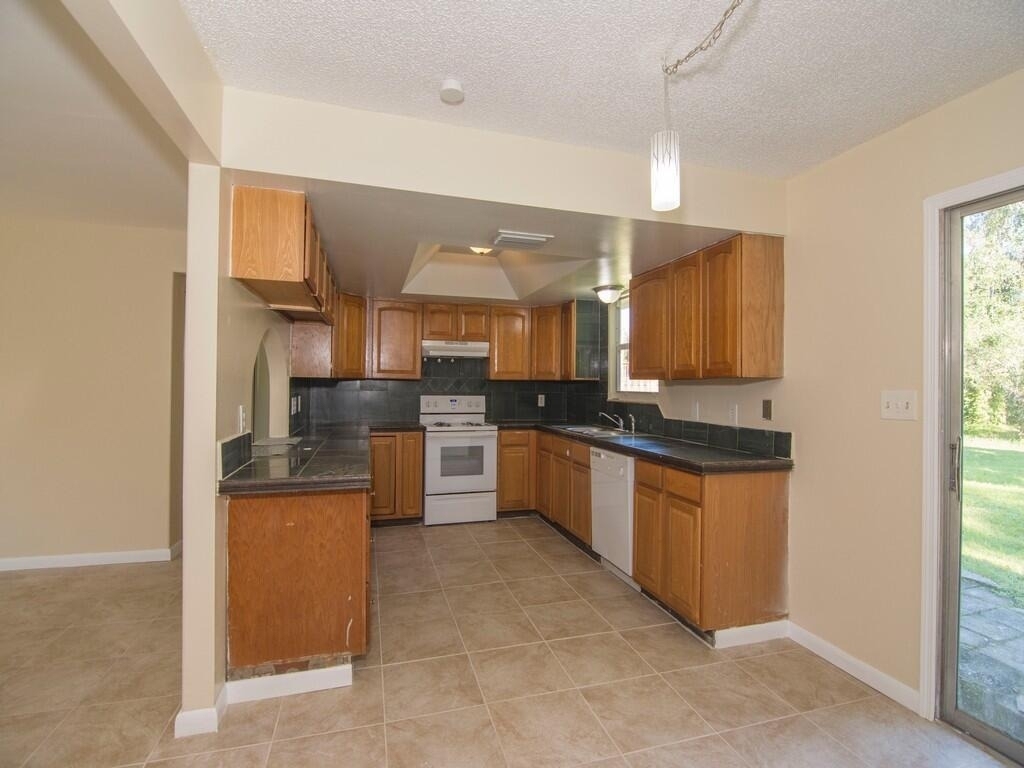 8604 Brookline Avenue - Photo 5
