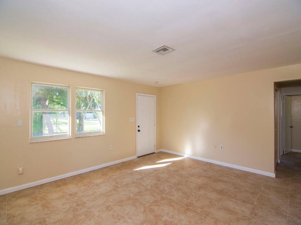 8604 Brookline Avenue - Photo 8