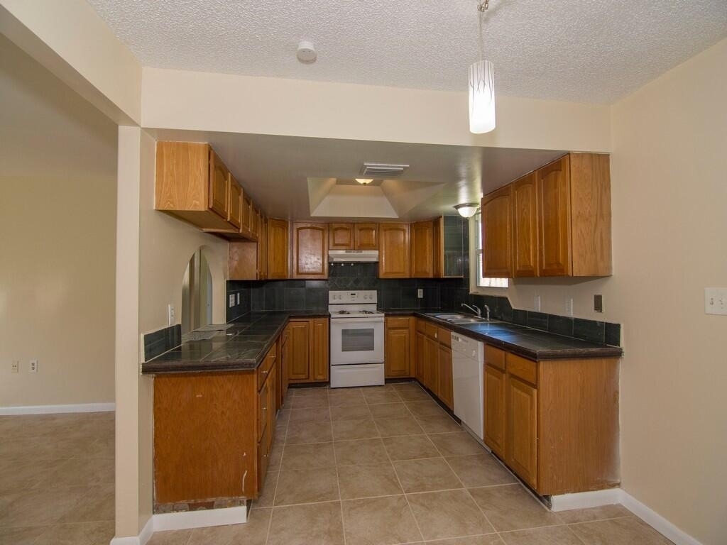 8604 Brookline Avenue - Photo 1