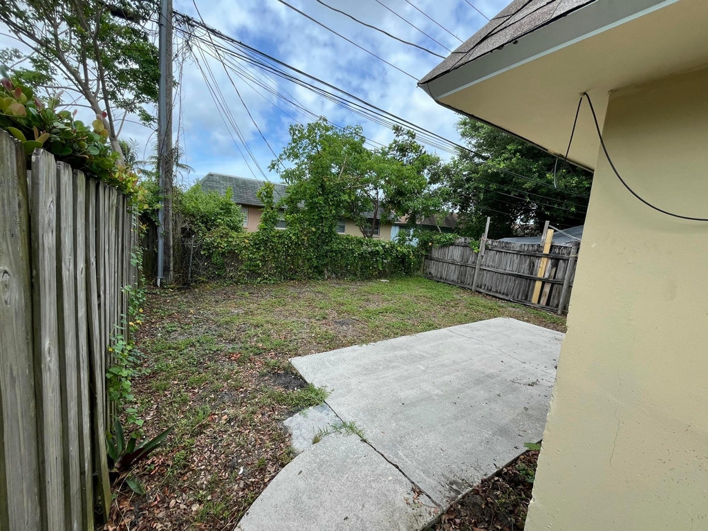 1335 Nw 7th Terrace - Photo 14