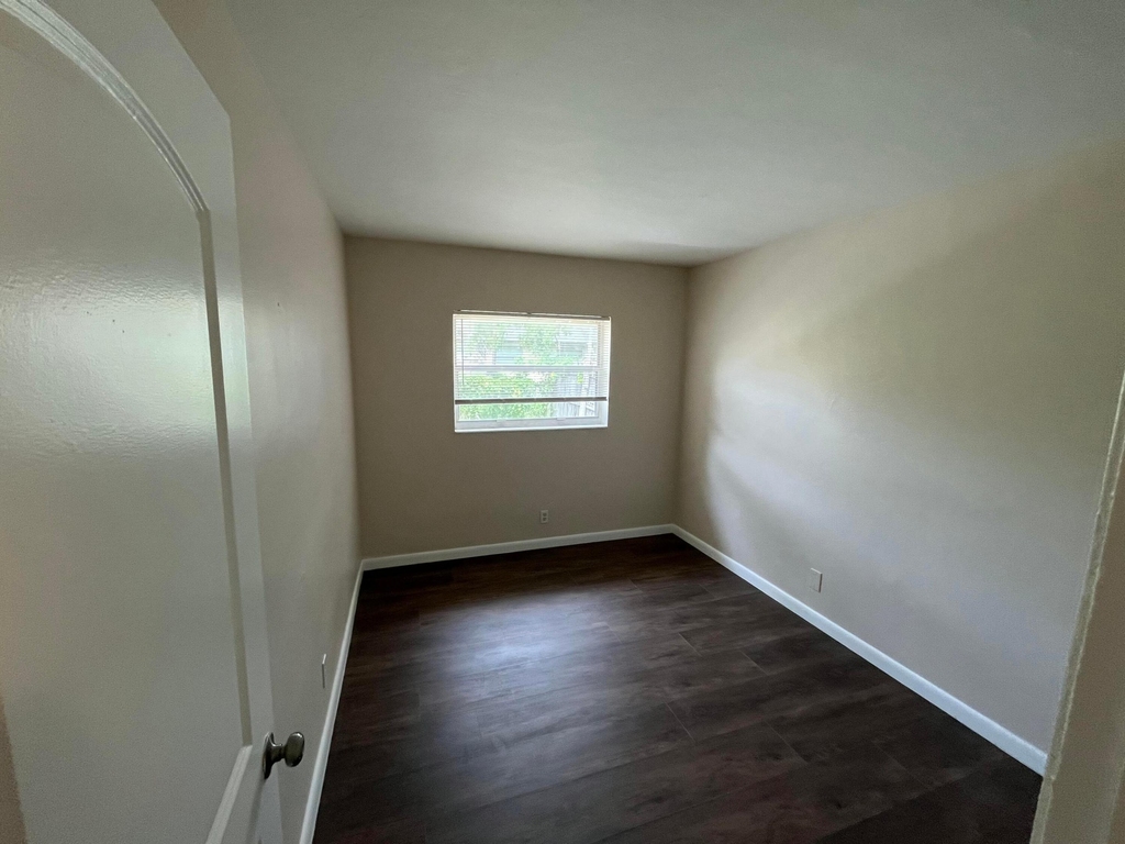 1335 Nw 7th Terrace - Photo 12