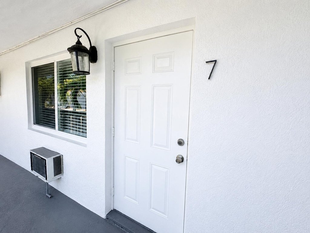 701 Sw 14th Avenue - Photo 2