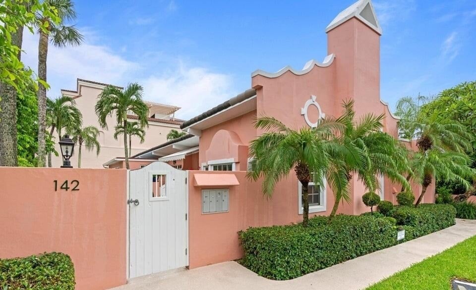 142 Peruvian Avenue - Photo 0