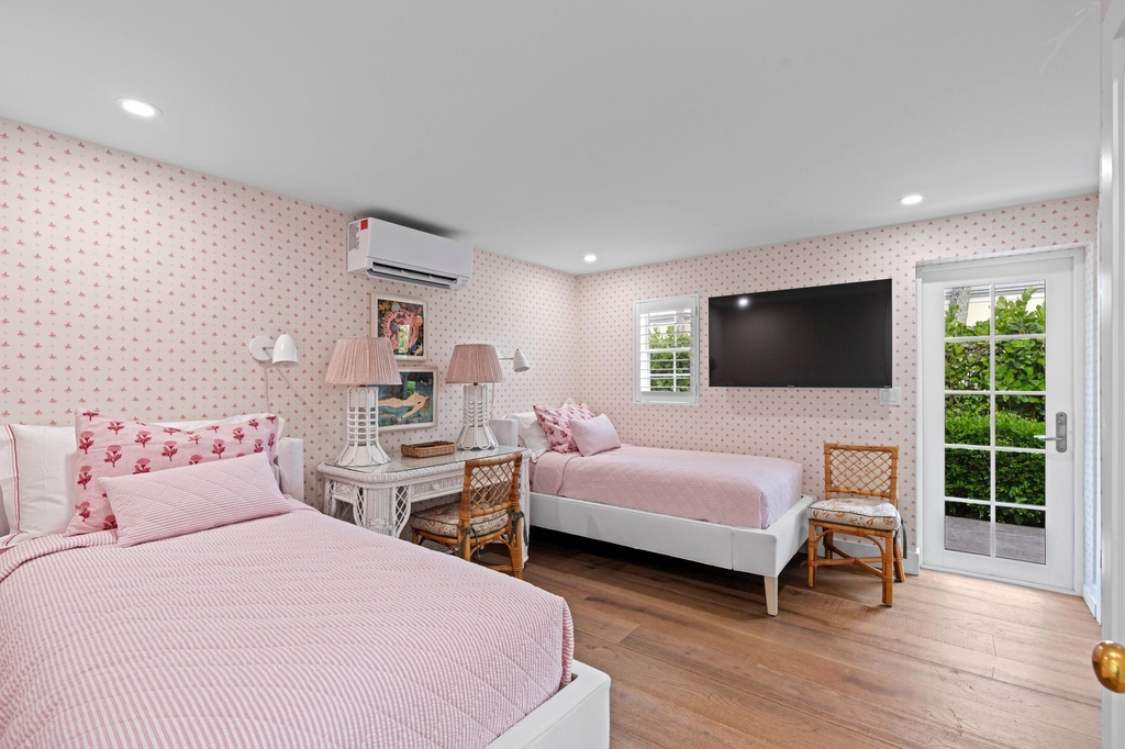 142 Peruvian Avenue - Photo 17