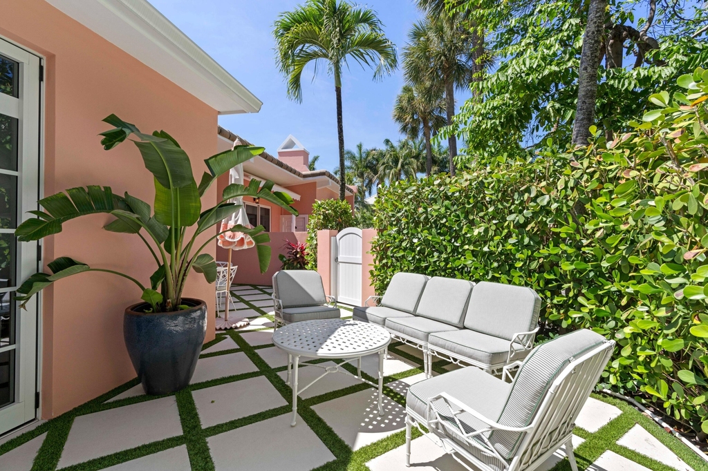 142 Peruvian Avenue - Photo 21