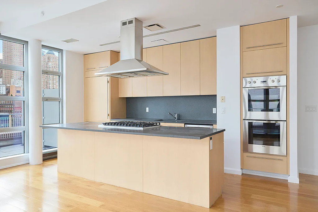 West 52nd Street - Photo 1