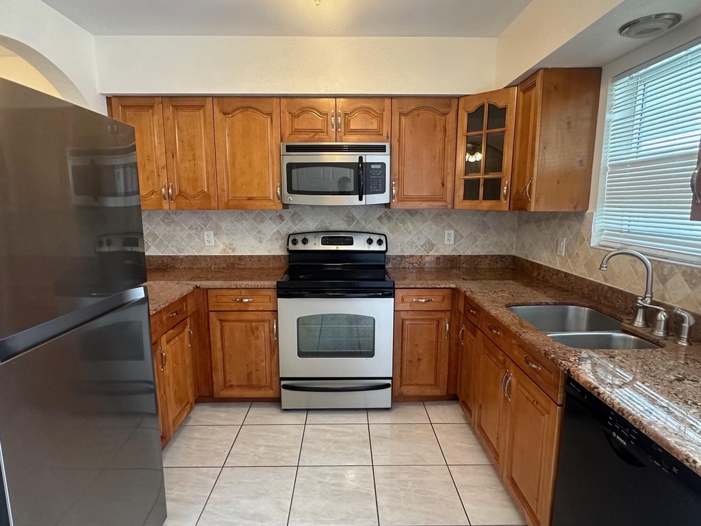 3850 Ne 21st Way - Photo 10