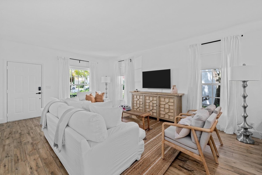 13531 Fountain View Boulevard - Photo 1