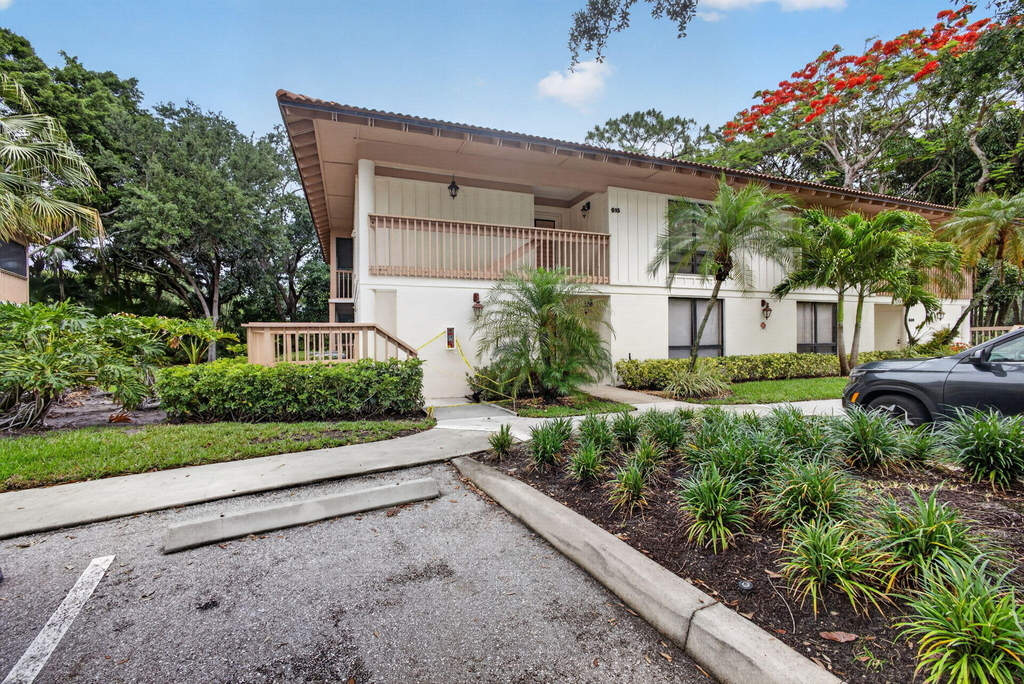 611 Brackenwood Cove - Photo 0