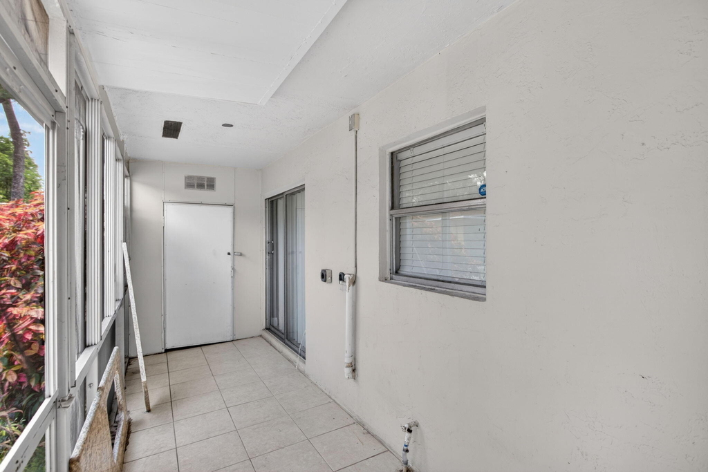 2004 Sw Natura Boulevard - Photo 2