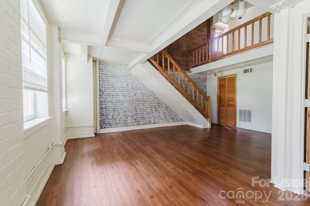 203 W Liberty Street - Photo 6