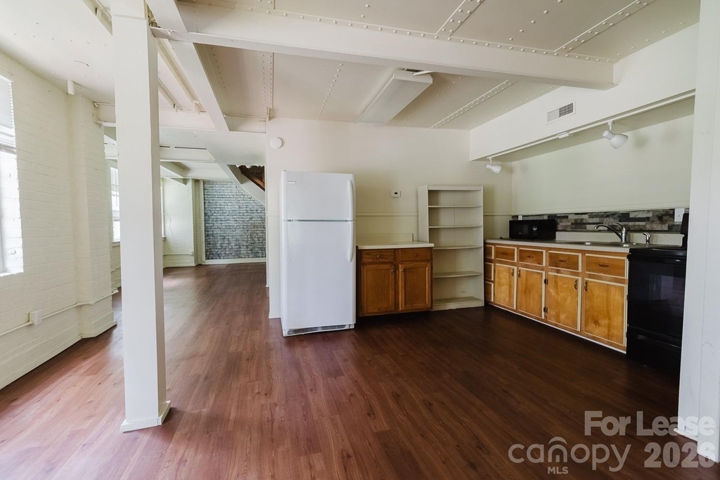 203 W Liberty Street - Photo 2