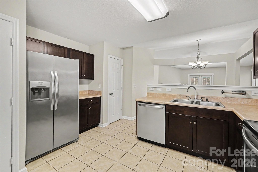 1820 Meadow Crossing Drive - Photo 10