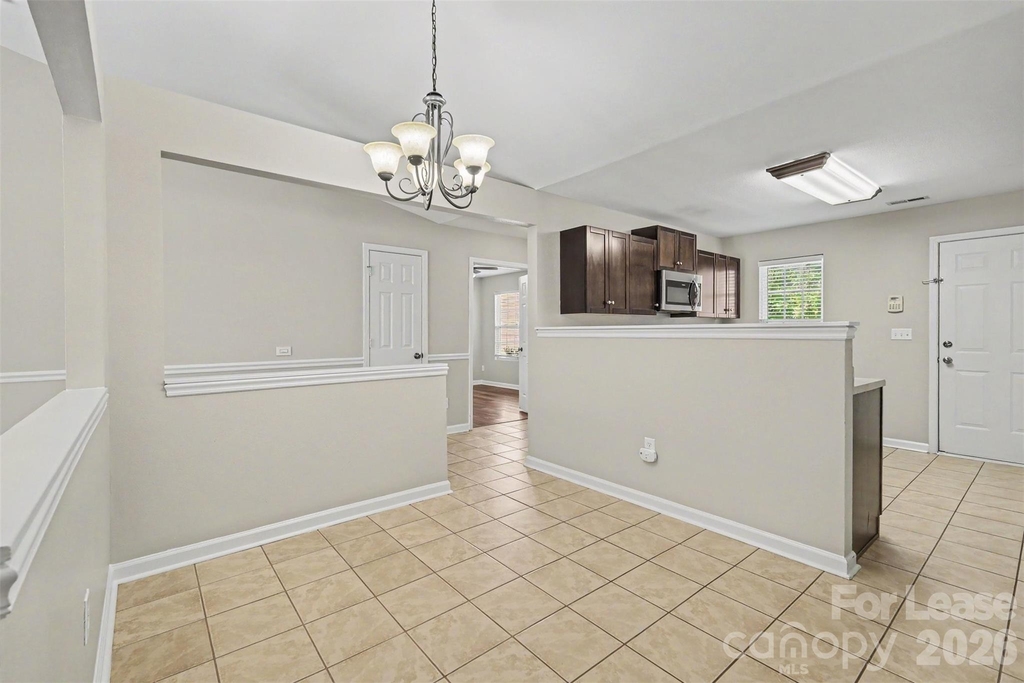 1820 Meadow Crossing Drive - Photo 7