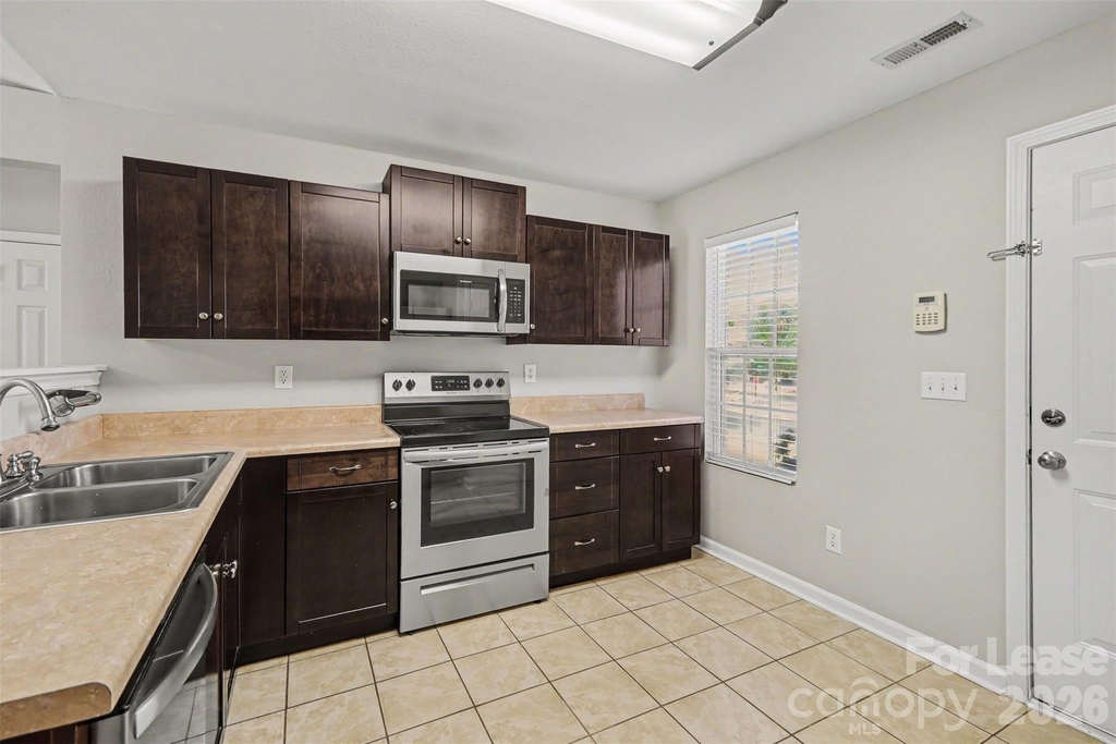 1820 Meadow Crossing Drive - Photo 8