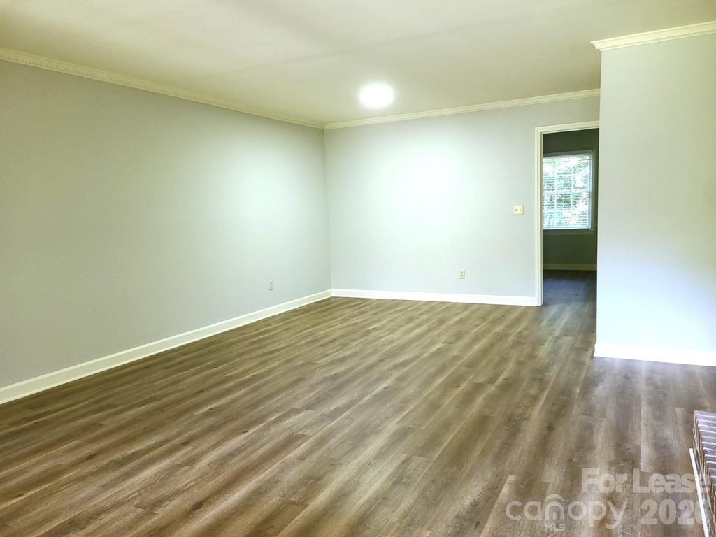 2141 Selwyn Avenue - Photo 3
