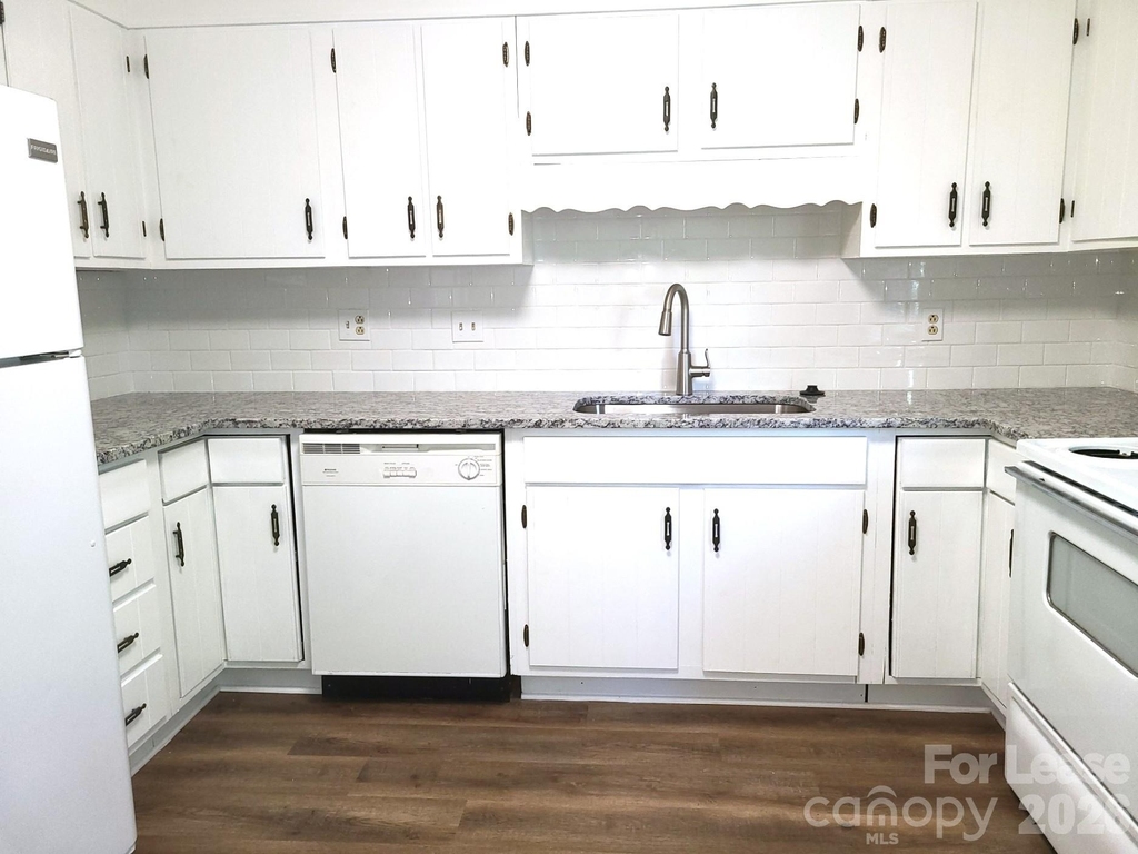 2141 Selwyn Avenue - Photo 1