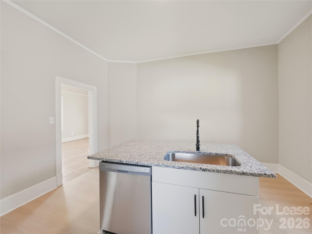 303 York Avenue - Photo 8